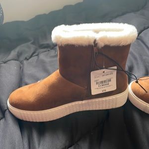 Arizona brand new woman brown boots 6.5